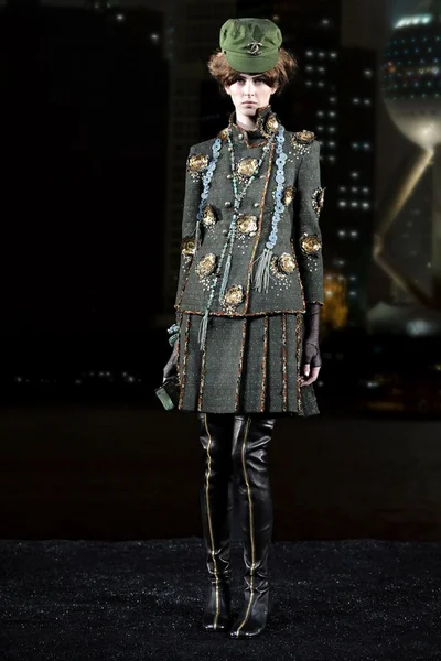 Look 49